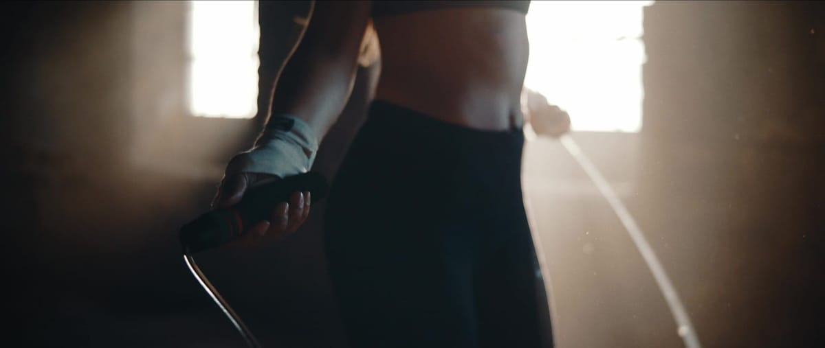 woman jumproping. fat loss.